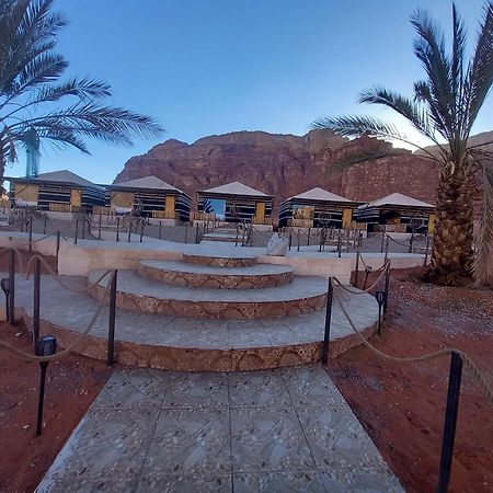 Falling Stars Camp Wadi Rum Buitenkant foto