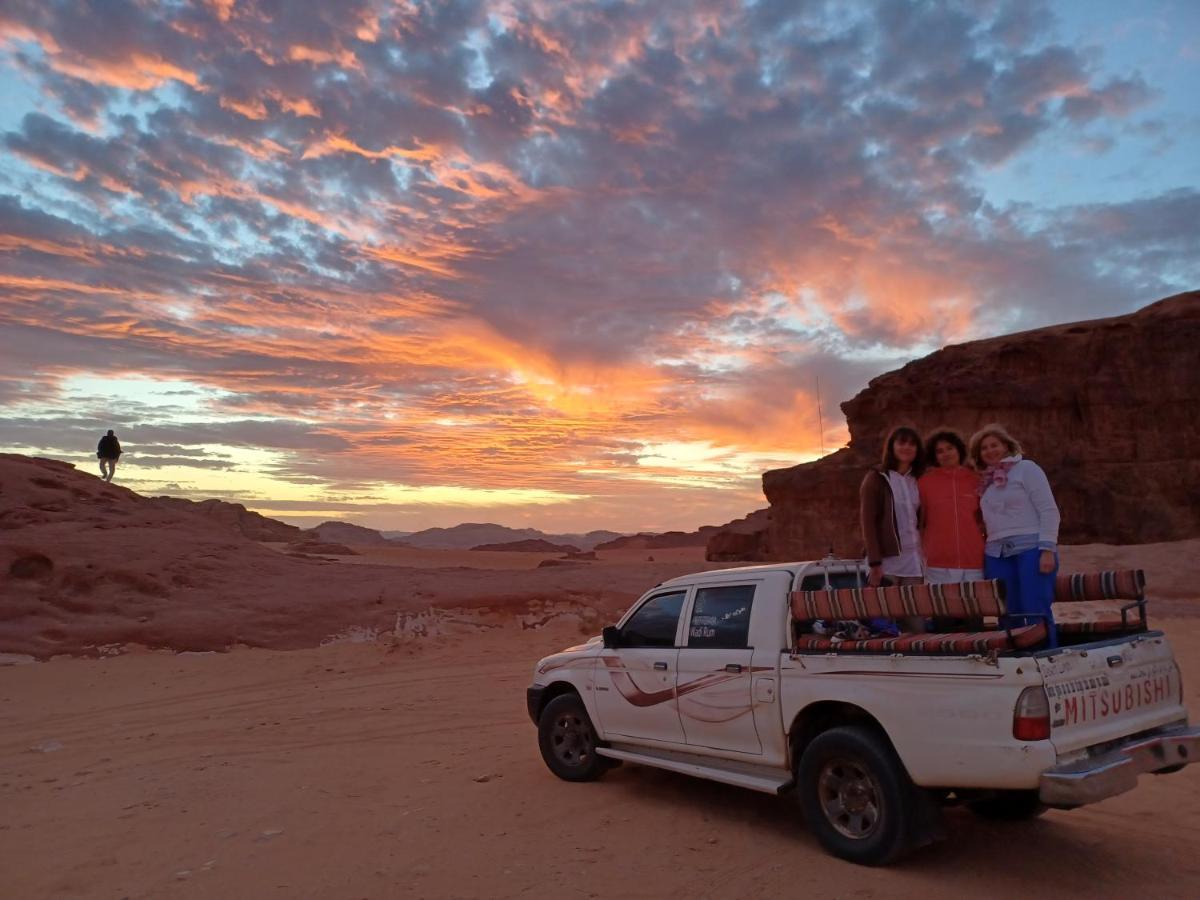 Falling Stars Camp Wadi Rum Buitenkant foto