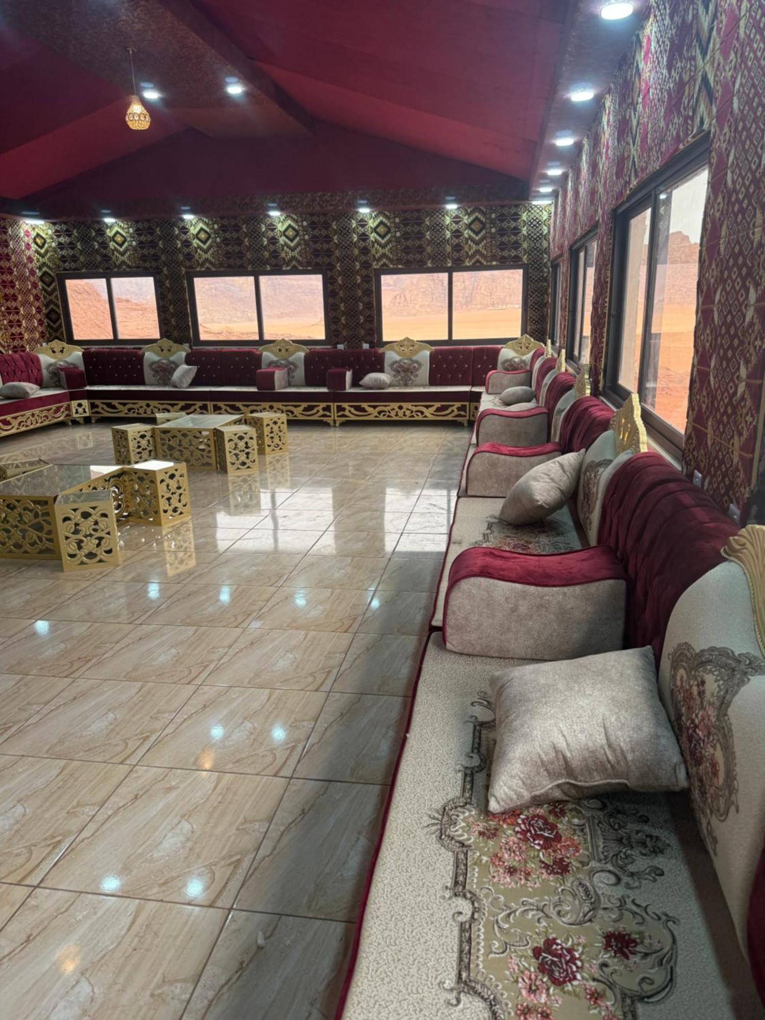 Falling Stars Camp Wadi Rum Buitenkant foto