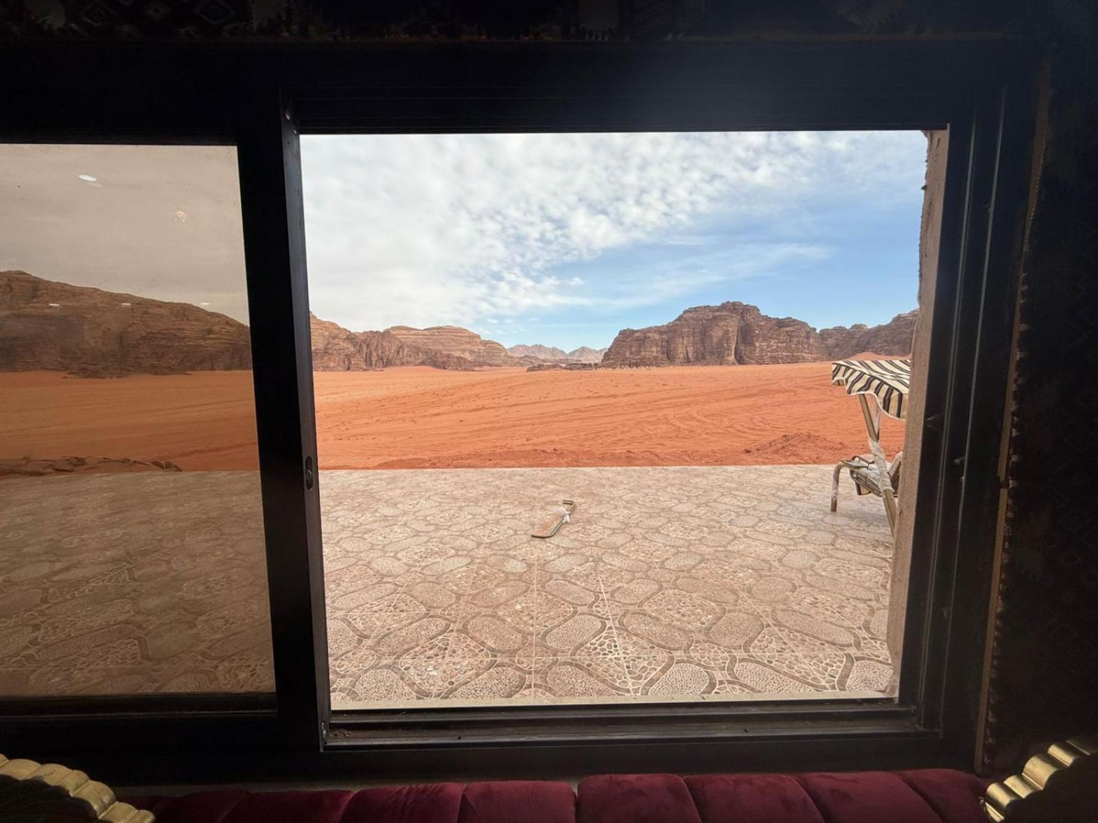 Falling Stars Camp Wadi Rum Buitenkant foto