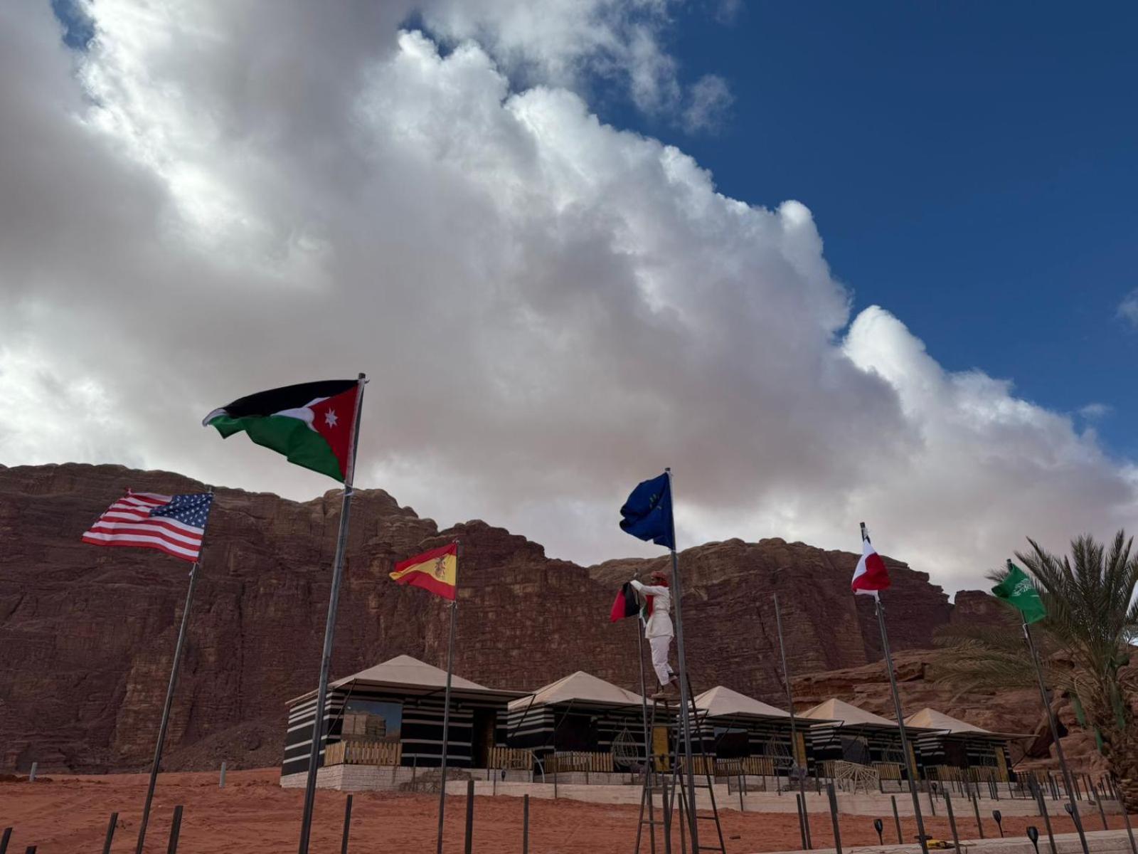 Falling Stars Camp Wadi Rum Buitenkant foto
