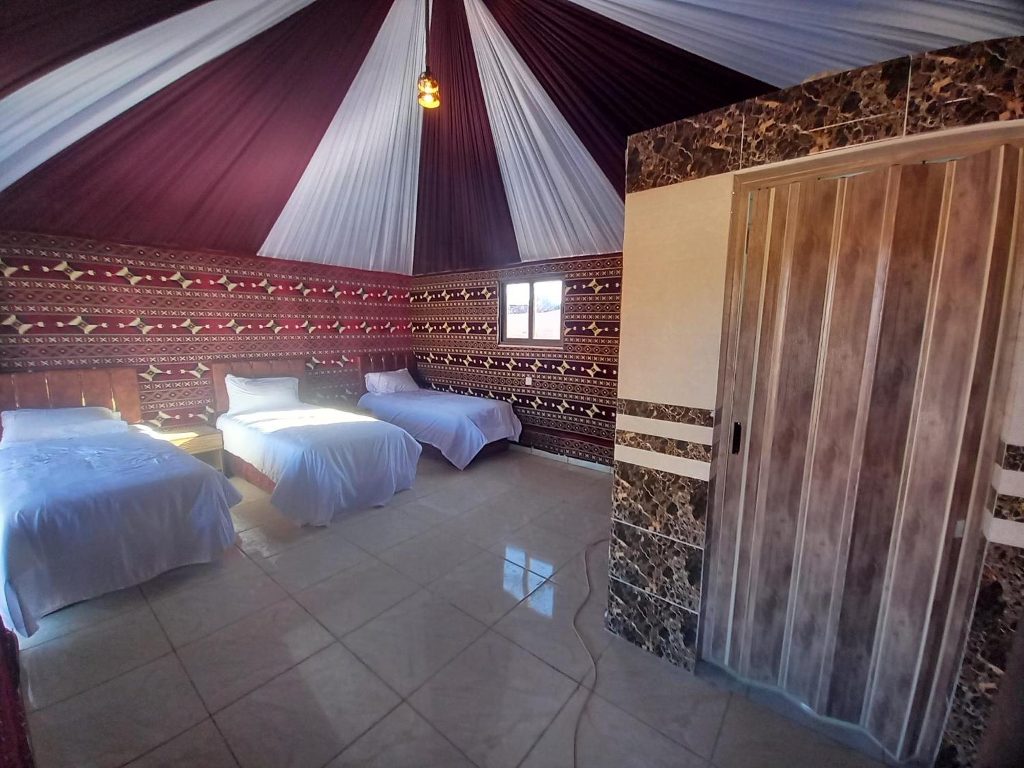 Falling Stars Camp Wadi Rum Buitenkant foto