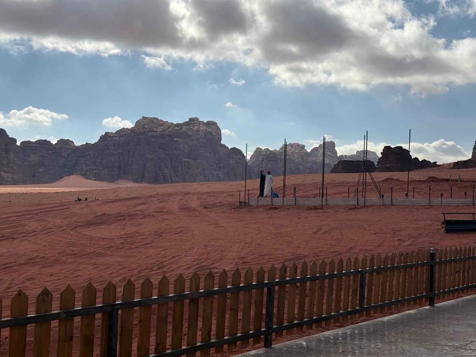 Falling Stars Camp Wadi Rum Buitenkant foto