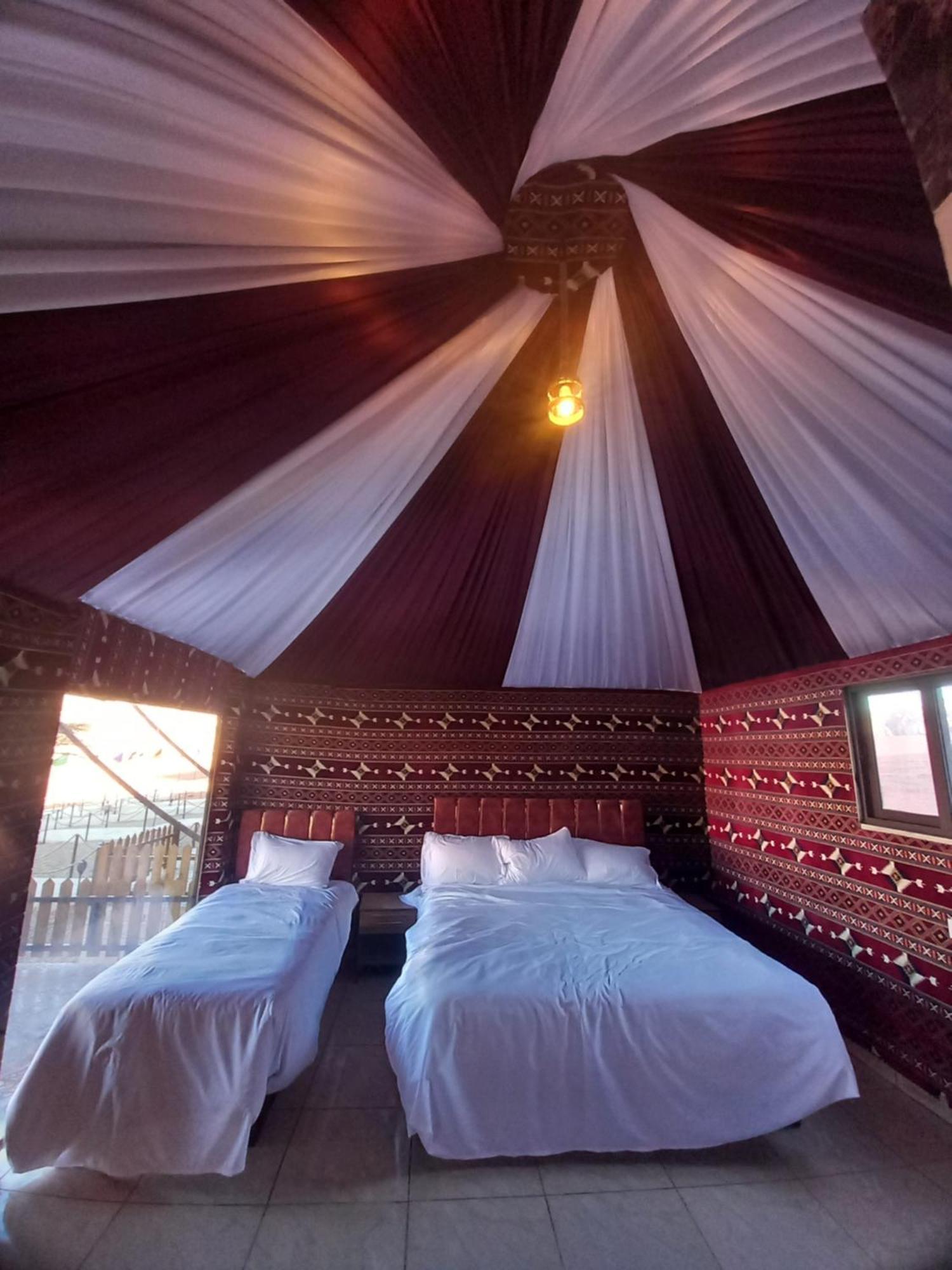 Falling Stars Camp Wadi Rum Buitenkant foto