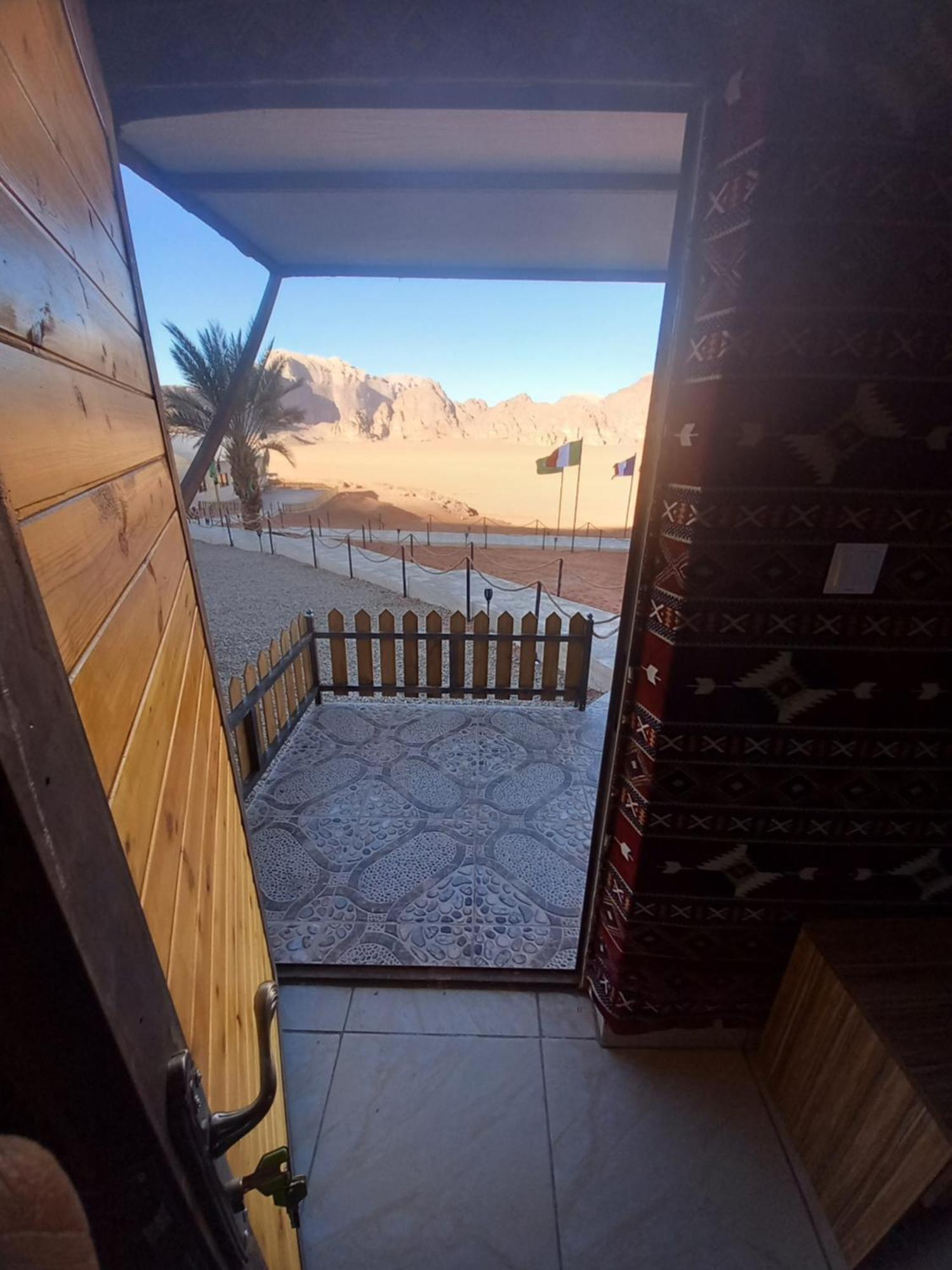 Falling Stars Camp Wadi Rum Buitenkant foto