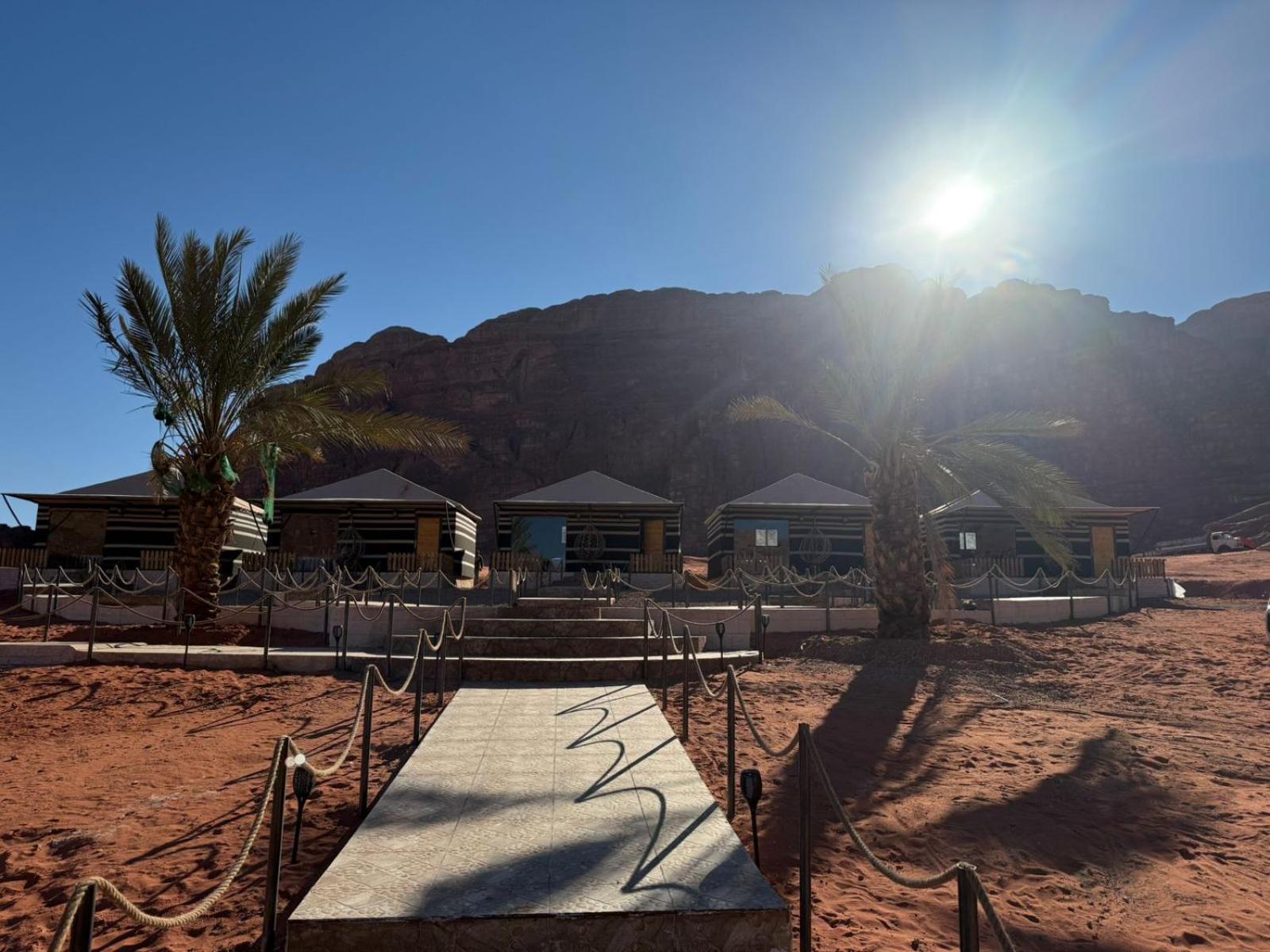 Falling Stars Camp Wadi Rum Buitenkant foto