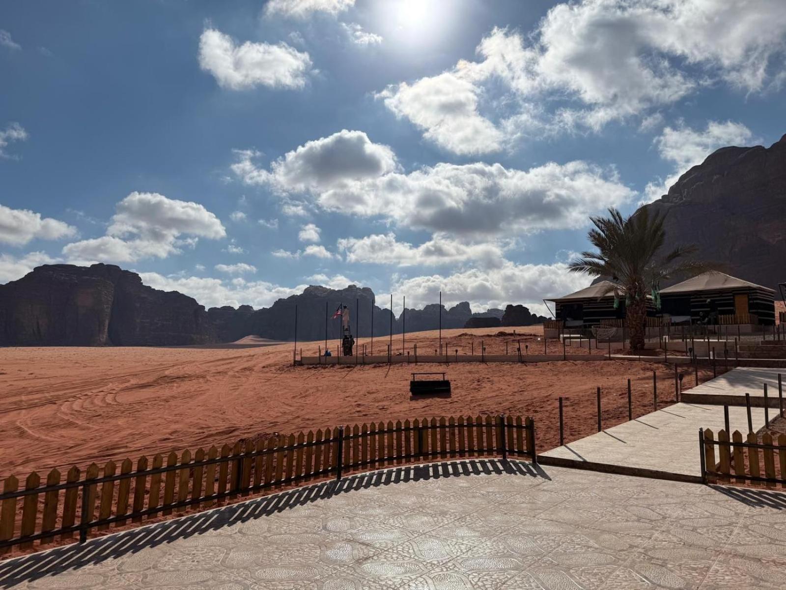 Falling Stars Camp Wadi Rum Buitenkant foto