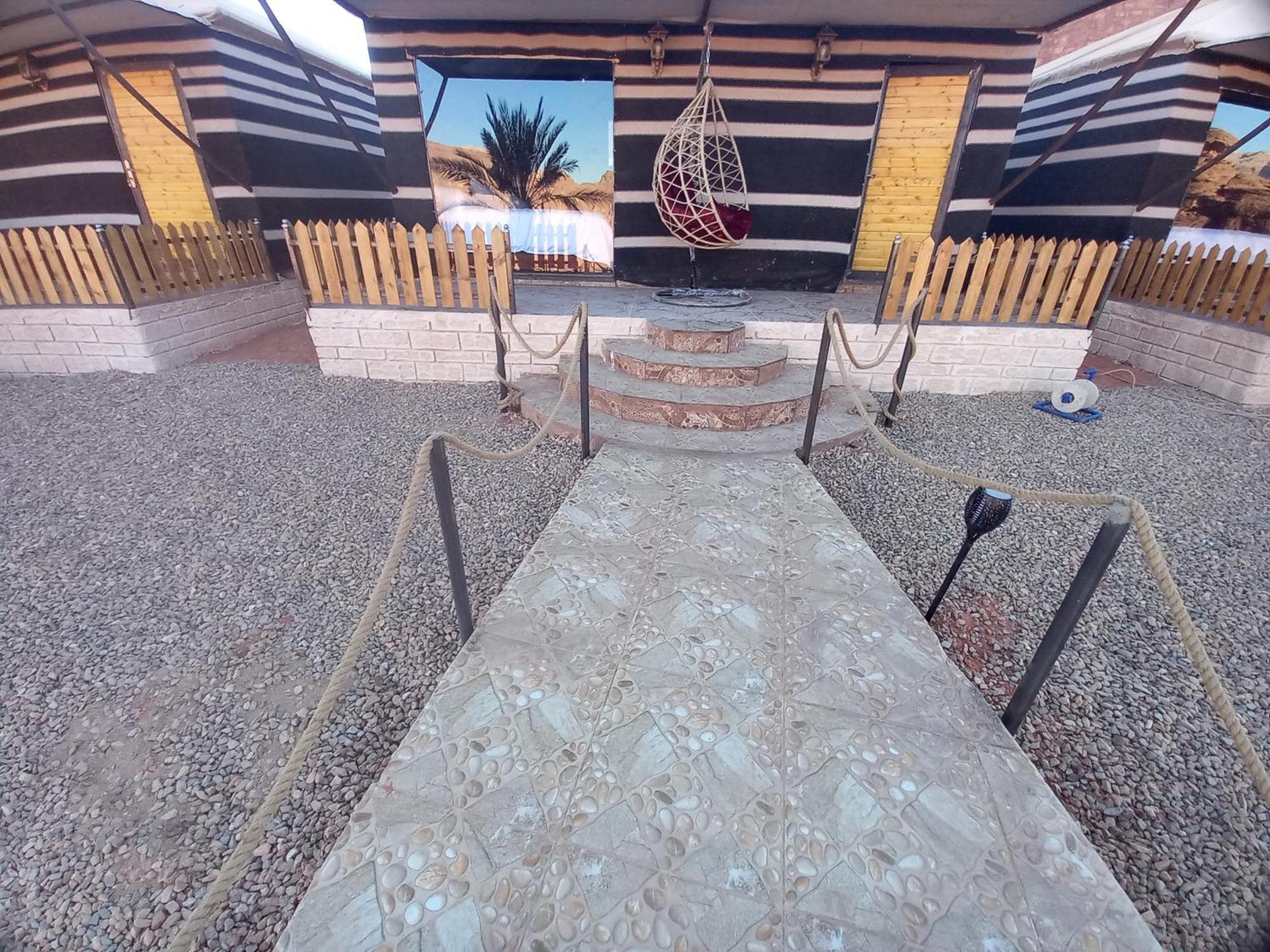 Falling Stars Camp Wadi Rum Buitenkant foto