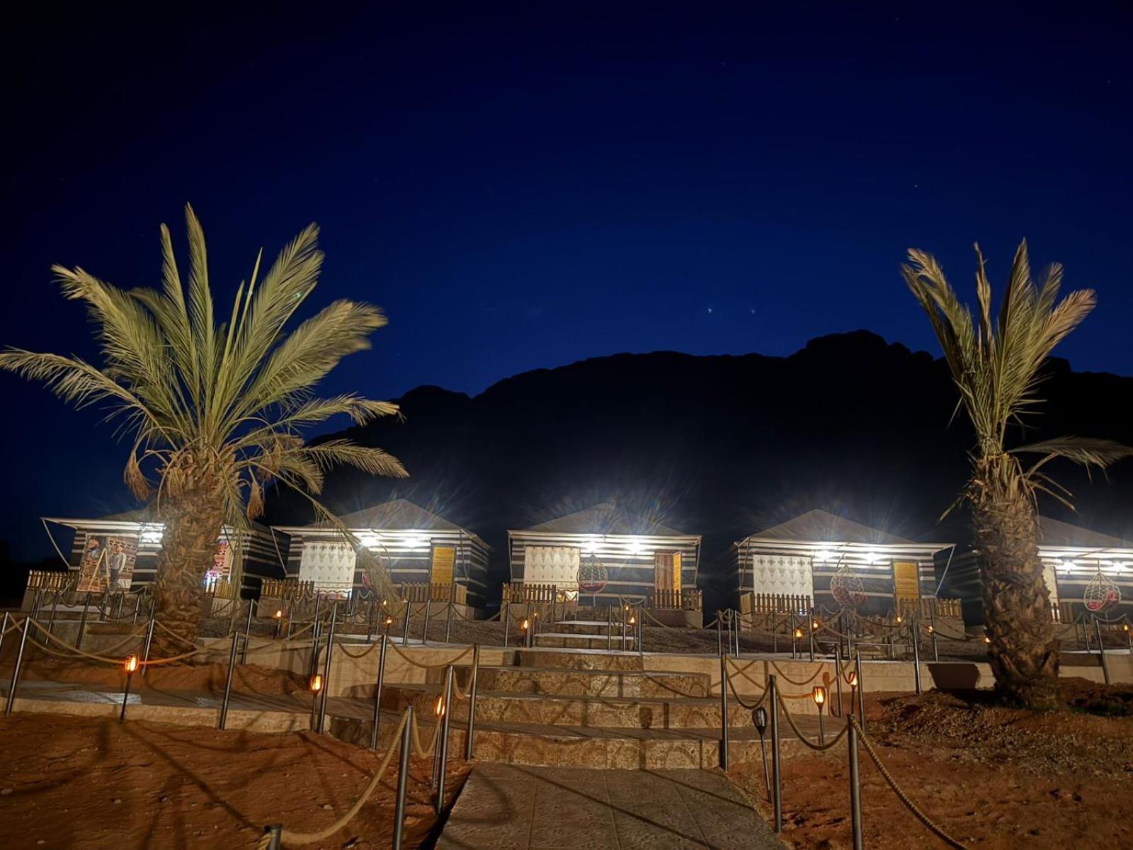 Falling Stars Camp Wadi Rum Buitenkant foto