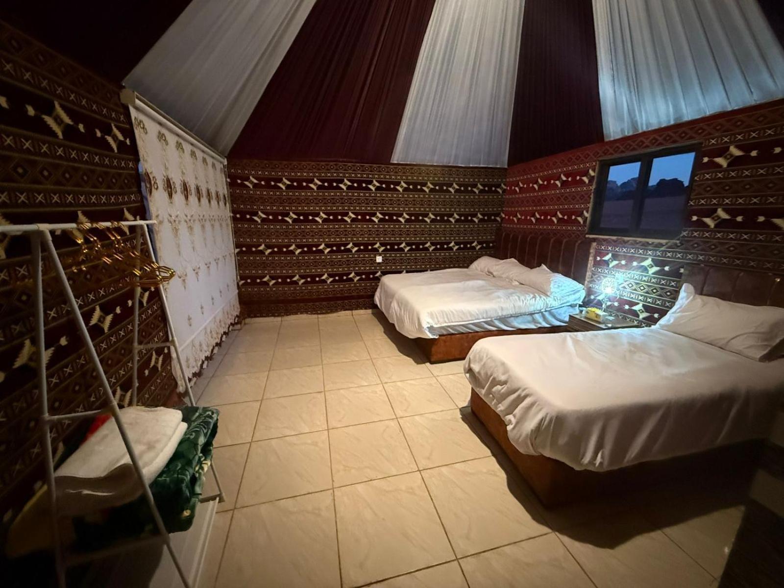Falling Stars Camp Wadi Rum Buitenkant foto