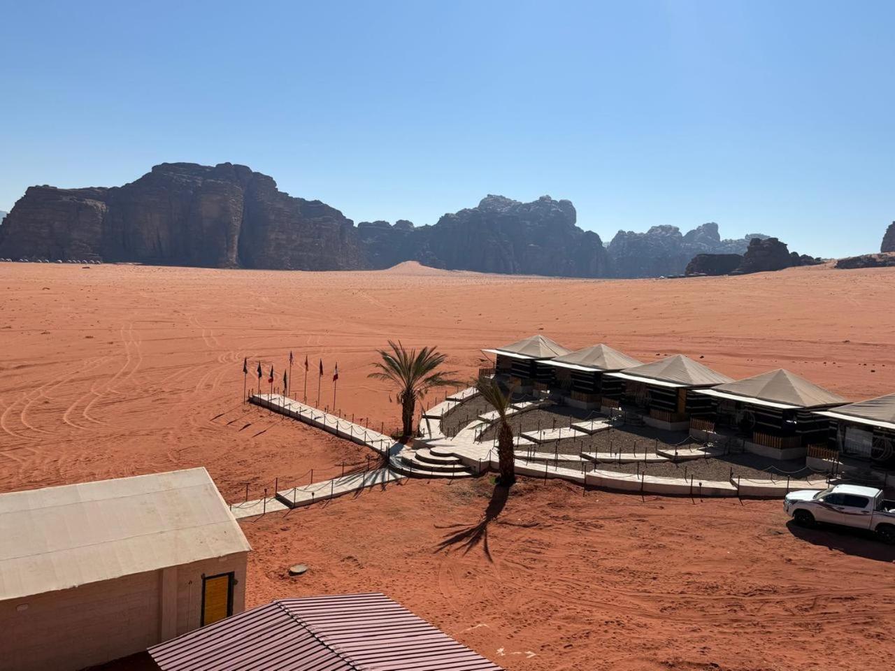 Falling Stars Camp Wadi Rum Buitenkant foto
