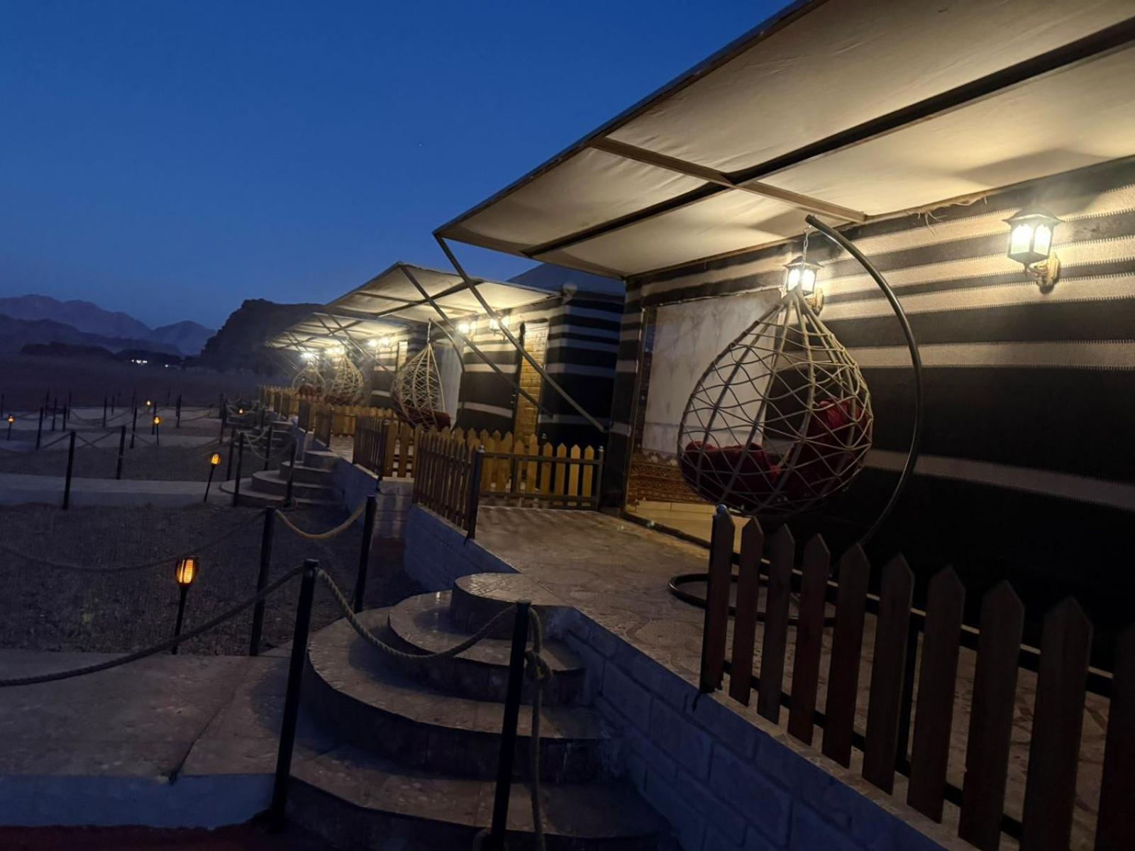 Falling Stars Camp Wadi Rum Buitenkant foto